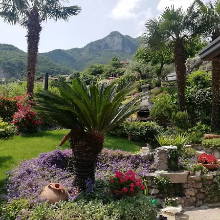 Relais Garden Lecco Bed and breakfast 4*